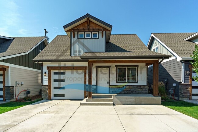 Building Photo - Craftsman-Style Home in Coeur d'Alene with...