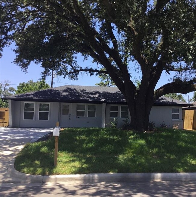 Building Photo - 8913 Homewood Ln