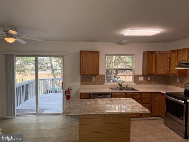 Photo - 3 Coachlight Dr