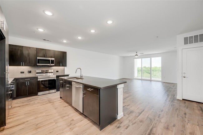 Building Photo - 4801 Springdale Rd Unit 1307