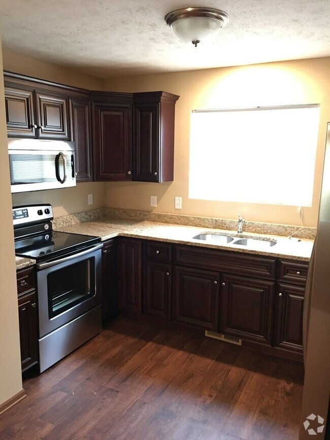 Building Photo - Newer Construction Home in Excellent Famil...