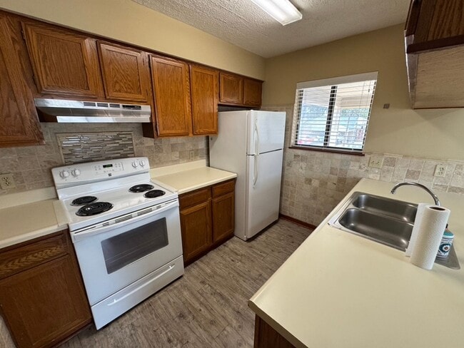 201 Bartonwood Ct