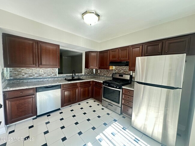 Photo - 262 Fairfield Pl