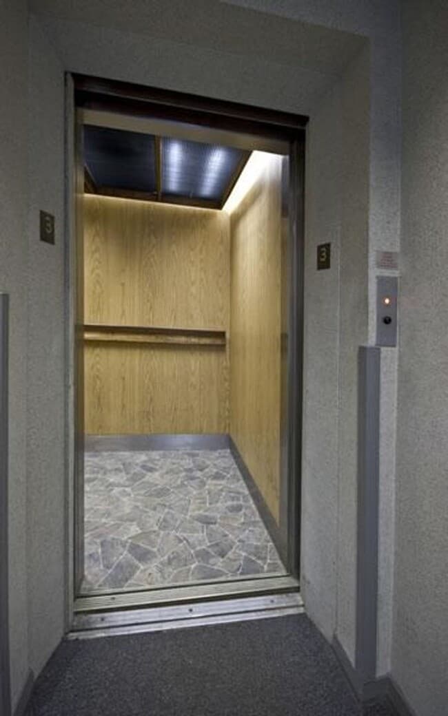 Photo - Duplex In Cleveland Circle , Access 3 Trai...