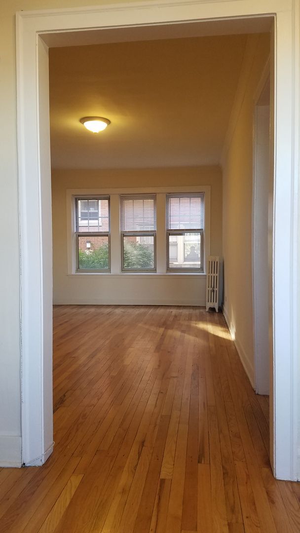 Photo - Spacious Belmont-Cragin One Bed/One Bath - Cats welcome! **Income Guidelines Apply** Unidad 4848-A1