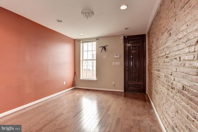 Photo - 764 Ramsay St