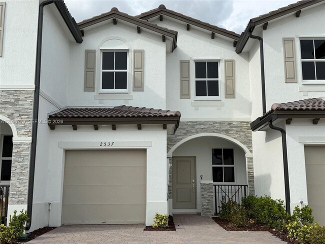 Building Photo - 2537 SE 27th Ct