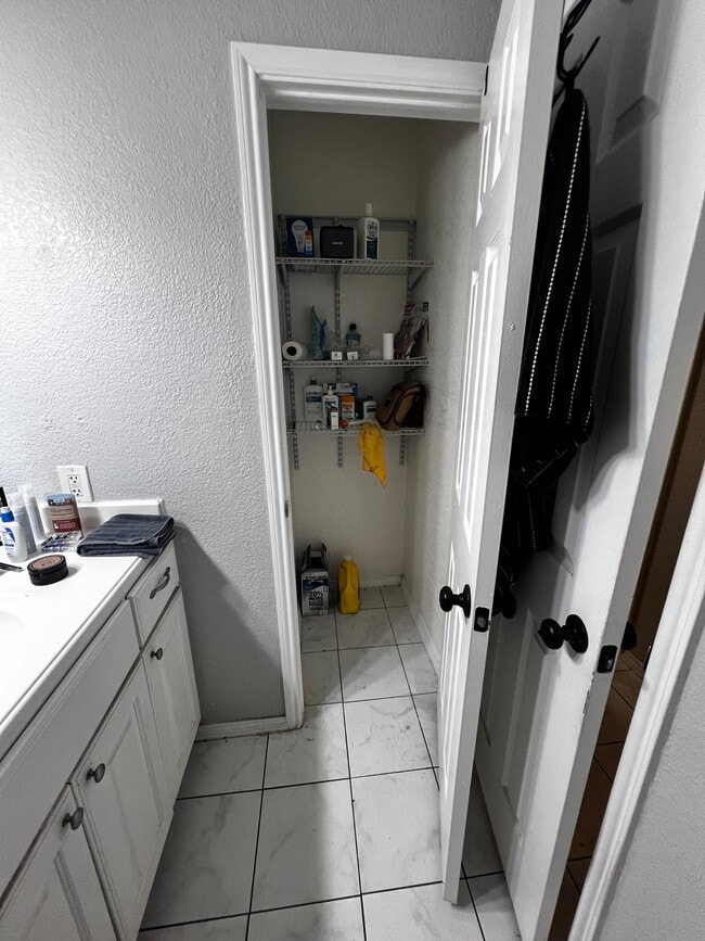 Photo - 2214 Lavern St Unidad B