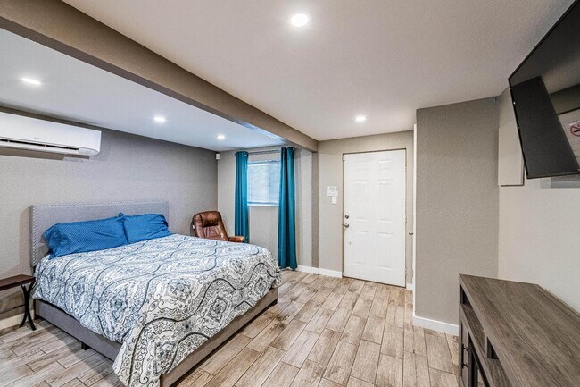 Photo - 704 Pacific Ave SW