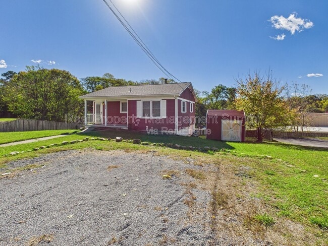 Photo - 318 Amherst Rd