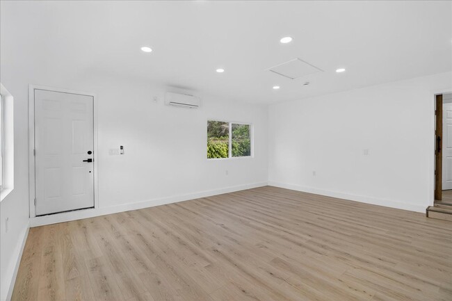 Photo - 2101 E 63rd St