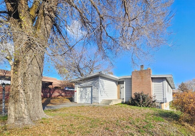 Photo - 302 N Argonne Rd