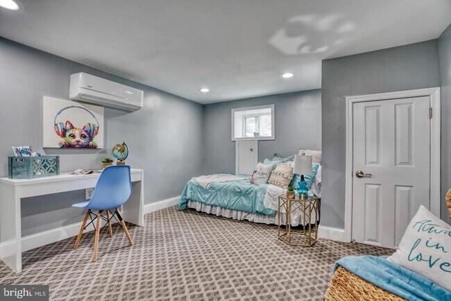 Photo - 829 N Montford Ave