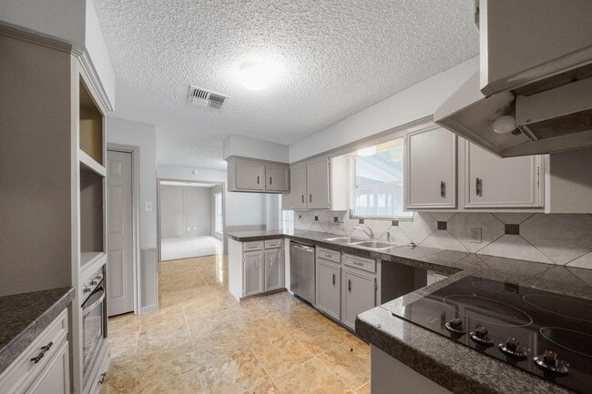 Photo - 3102 Hollow Cir