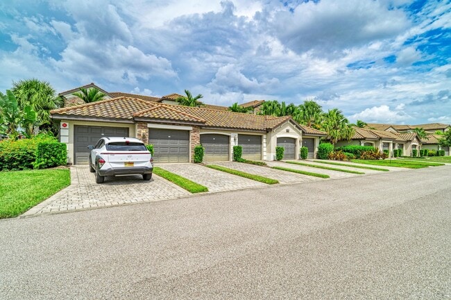 5557 Palmer Cir