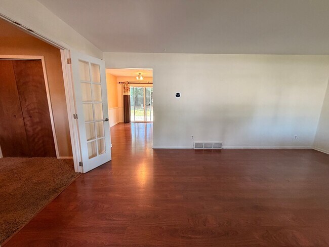 Photo - Adorable Hudsonville Ranch!