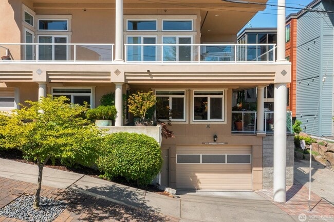 Photo - Luxury spacious unit with partial downtown view in Magnolia Unit 101