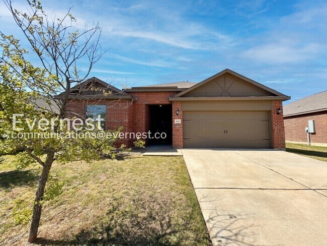 Building Photo - 4 Bed/2 Bath Home with Garage / Available Now!
