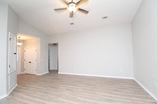 5605 Peach Dr
