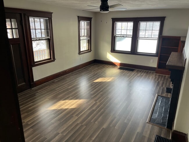 living room - 162 Montvale Ave Unit 162A