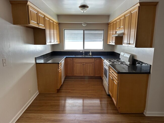 Photo - 10514 Moorpark St