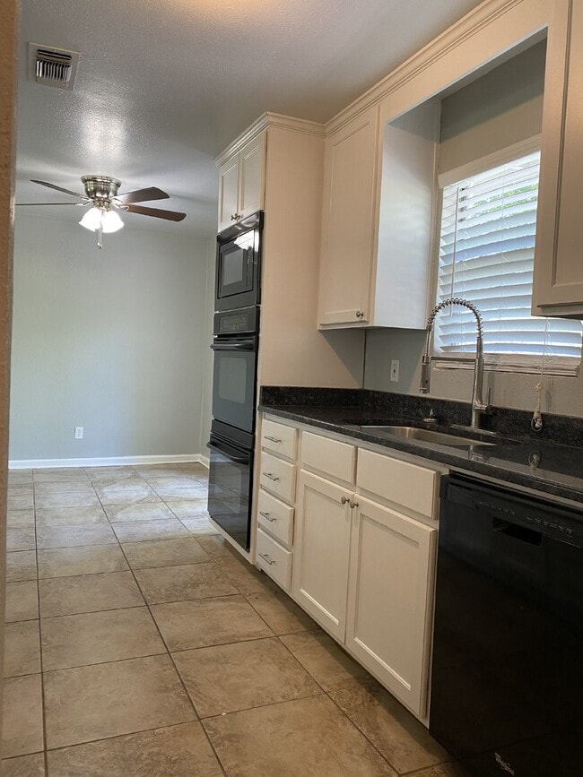 For Rent 3 bedroom/2 bath in Lorena ISD Apartment Lorena, TX