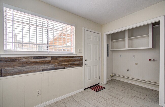 Photo - 8820 Bissonnet St