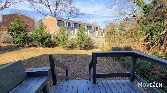 Photo - 215 Lafayette Rd Unidad B