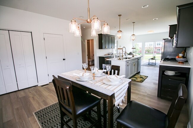 Photo - 2037 Isabella Ln