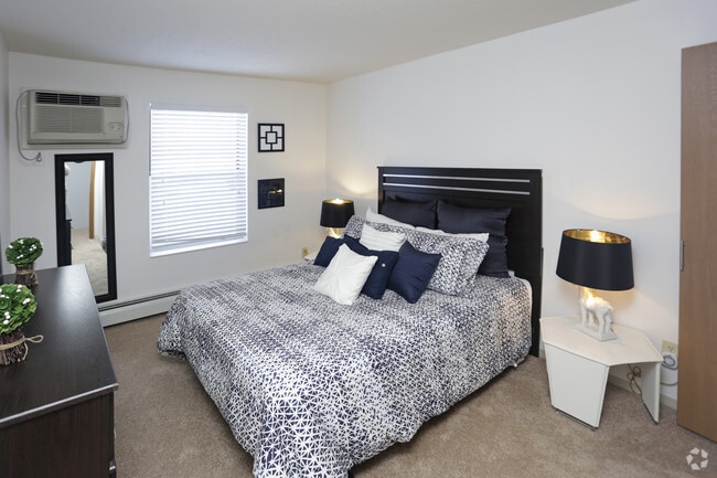 2BR, 2BA, Model - 1,100 SF