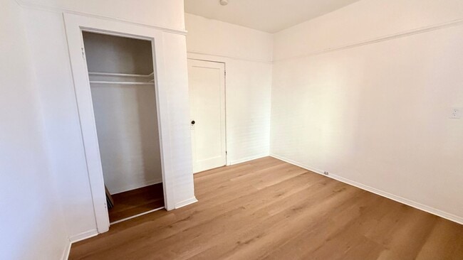 Photo - 3896-3896 Logan Ave Unit 3890