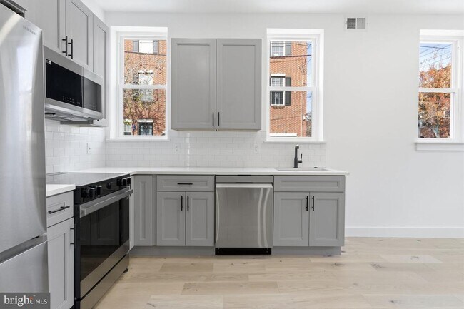 Photo - 2724 E Somerset St Unit 1