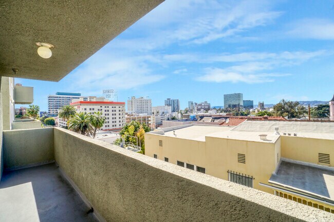 Photo - 511 Carondelet Apartments