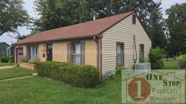 Photo - 3 Bedroom, 2 Bathroom with 1 Car Garage in Gladstone, Missouri