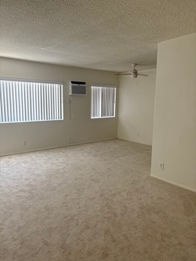 Sala de estar - 11168 Camarillo St Unidad #8