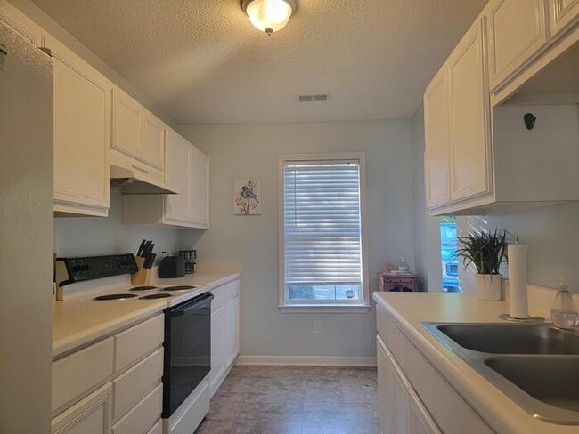 Photo - 14 Heritage Village Ln