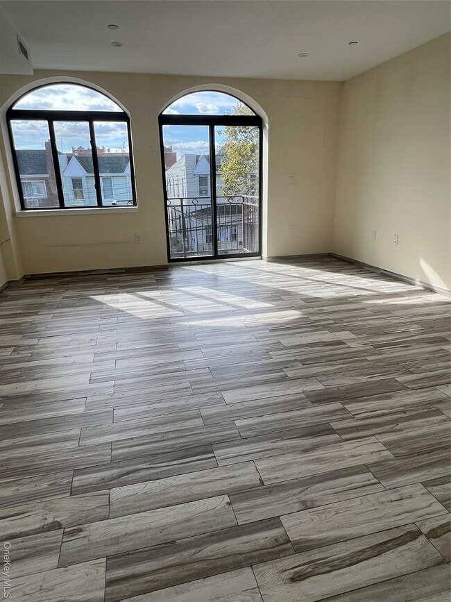 Building Photo - 32-15 60th St Rental