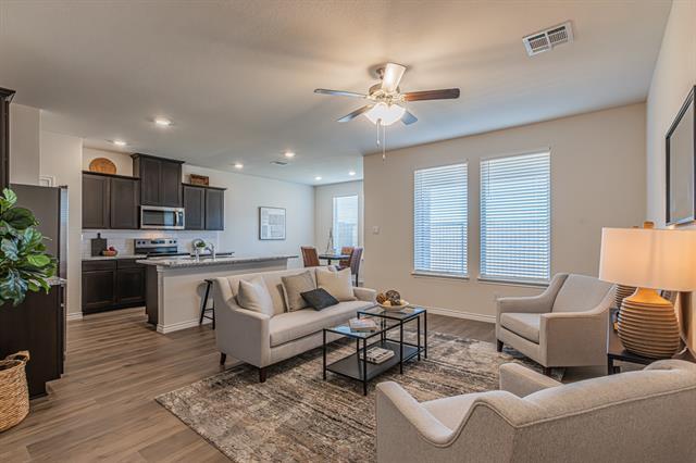 Photo - 736 Thorn Crk Dr