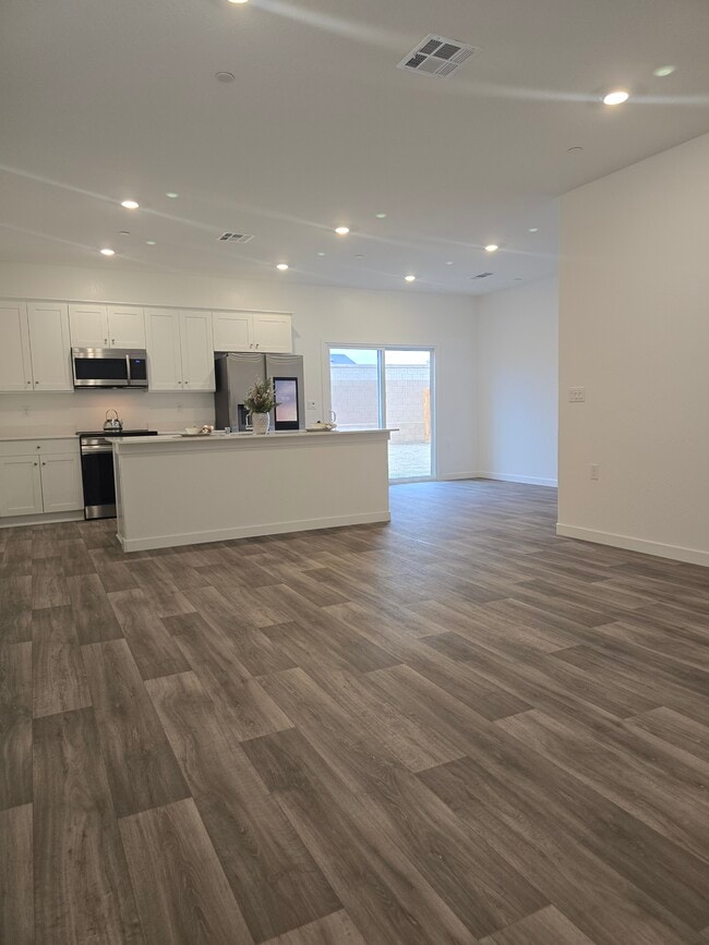 Building Photo - 2632 W Cambridge St