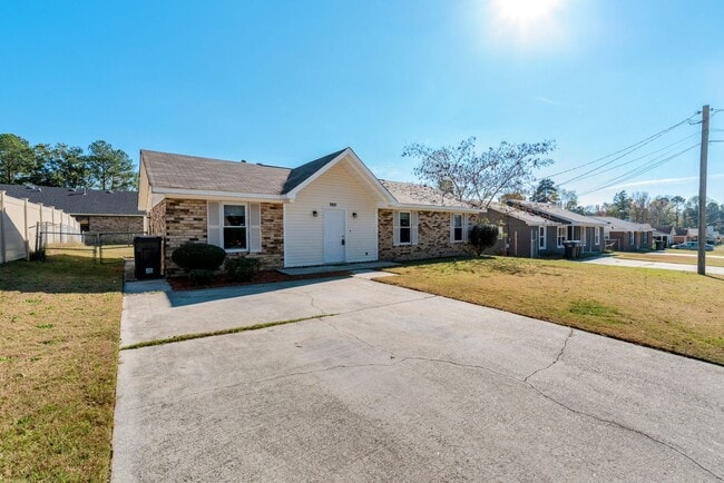 Photo - 2937 Dahlia Dr