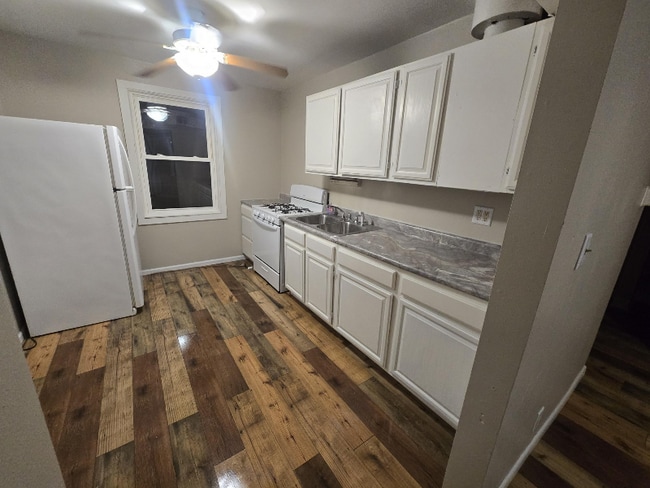 Building Photo - 822 Kingsporte Ave Rental