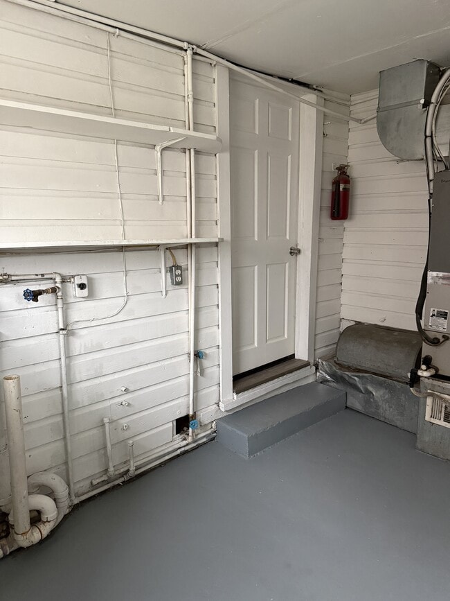 Photo - 2859 Winchester Ave