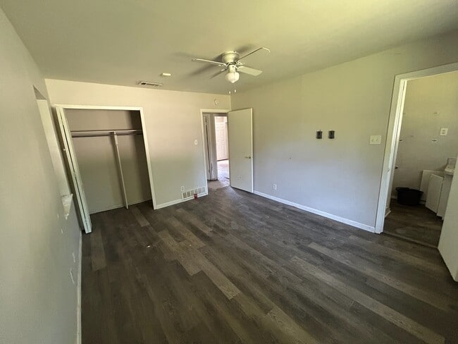 Building Photo - 1300 Timberlake Cir Rental