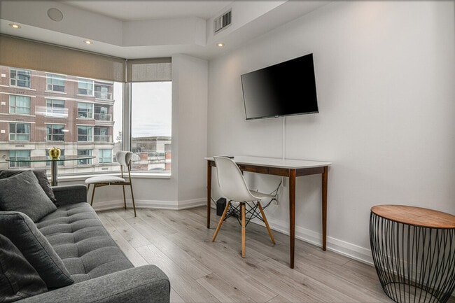 Building Photo - 155 Yorkville Ave