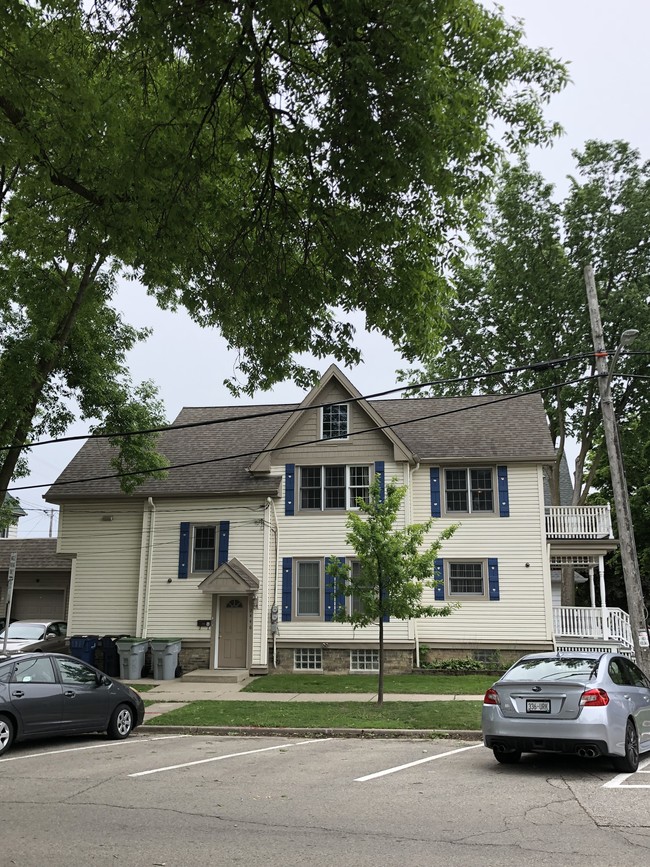 Building Photo - 2446 N Cramer St Unit A