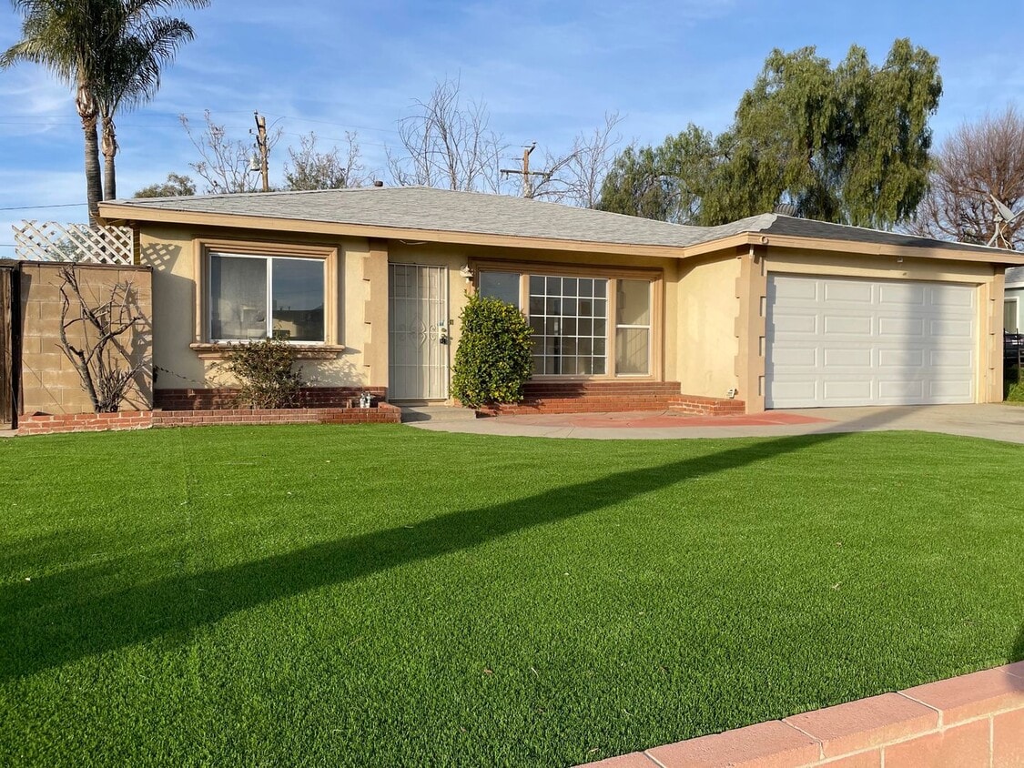 Recently Rehabbed Home on Quiet Street - Recently Rehabbed Home on Quiet Street