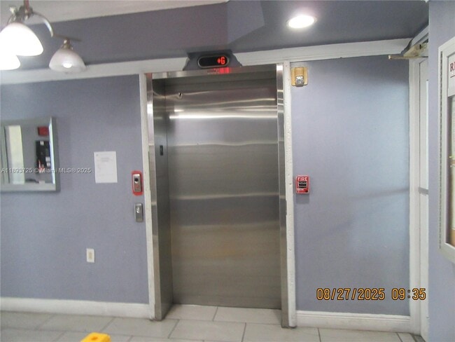 Building Photo - 2475 NW 16th St Rd Unit 205