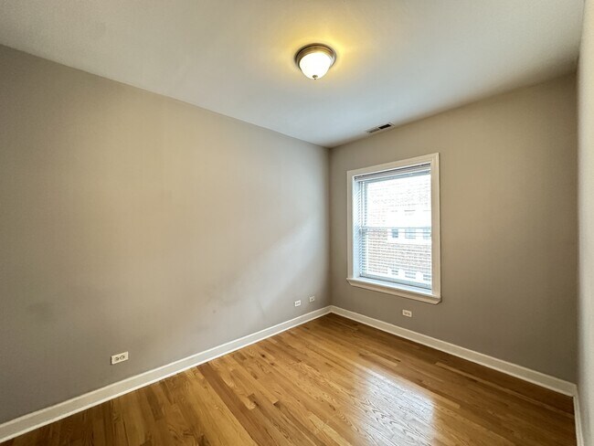 Photo - 3259 N Clifton Ave Unit 2w