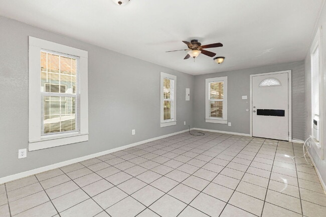 Photo - 330 Gem Ln