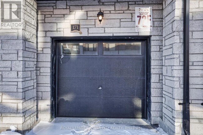 Photo - 171 Petch Ave